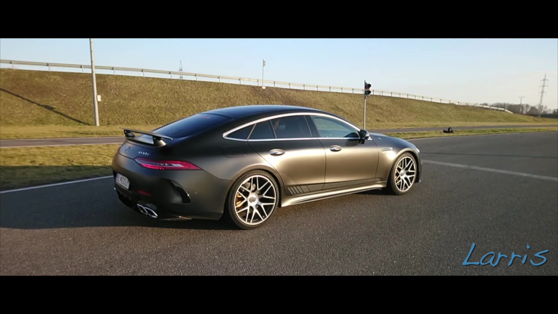 奔驰史上最牛的轿车, 超跑级别的数据! AMG GT63S排气声浪合集, 0-300公里加速实录